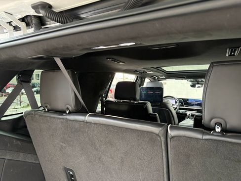 Used 2023 Cadillac Escalade Sport Platinum w/ LPO, ONYX Package AWD/4WD image 12