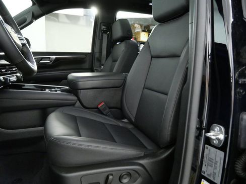 Used 2025 Chevrolet Tahoe Z71 w/ Z71 Off-Road Package AWD/4WD image 18