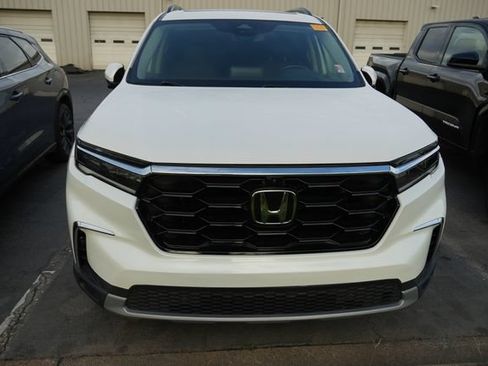 Used 2025 Honda Pilot Elite image 2