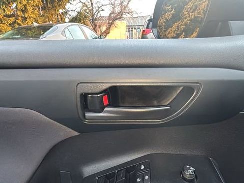 Used 2024 Toyota Highlander LE image 15