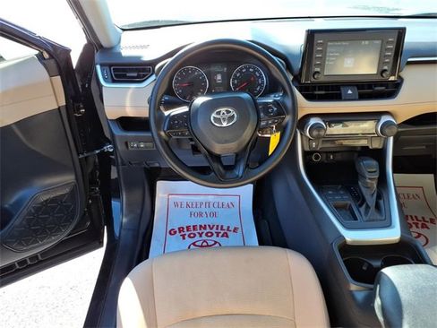 Used 2019 Toyota RAV4 LE image 11