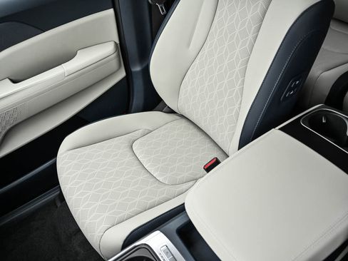 New 2026 Kia Carnival EX image 27