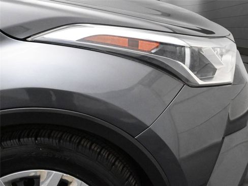 Used 2019 Toyota C-HR LE image 15