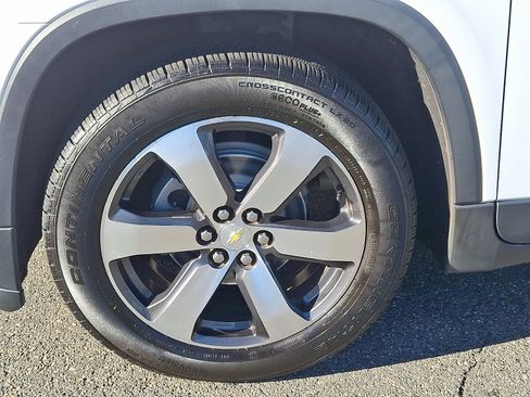 Used 2020 Chevrolet Traverse LT w/ LT Premium Package image 8