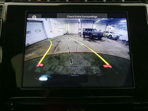 Used 2023 Jeep Grand Cherokee L Laredo image 28