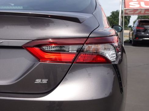 Used 2022 Toyota Camry SE w/ Convenience Package FWD image 8
