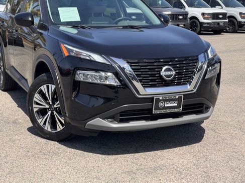 Used 2023 Nissan Rogue SV FWD image 3