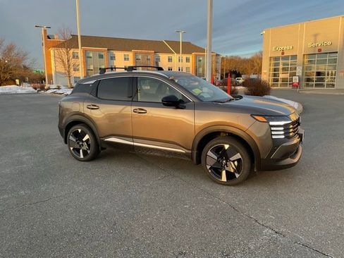 New 2026 Nissan Kicks SR w/ Cold Weather Package AWD/4WD image 1