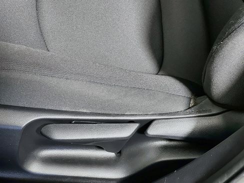 Used 2022 Toyota Corolla LE FWD image 9