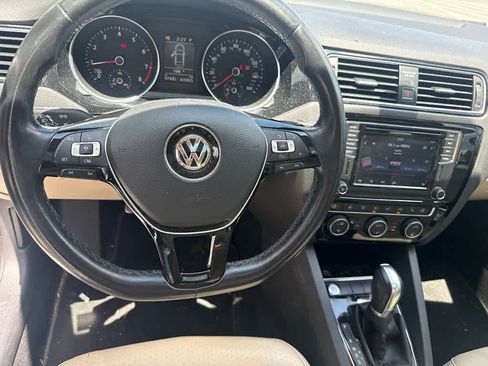 Used 2017 Volkswagen Jetta SEL FWD image 16
