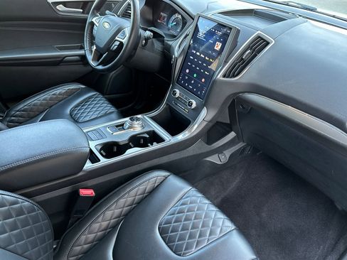 Used 2024 Ford Edge Titanium image 19