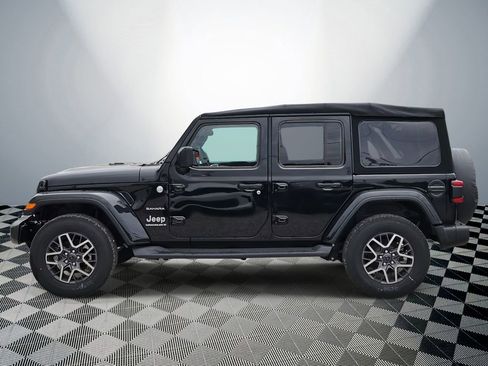 Used 2024 Jeep Wrangler Unlimited Sahara AWD/4WD image 5