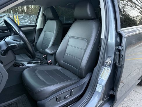 Used 2020 Volkswagen Passat 2.0T SE image 14