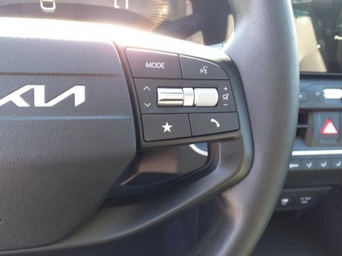 New 2025 Kia K4 LXS image 21
