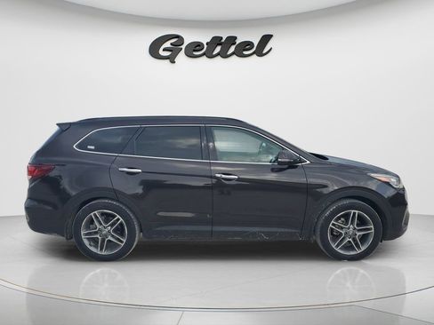 Used 2017 Hyundai Santa Fe SE image 3