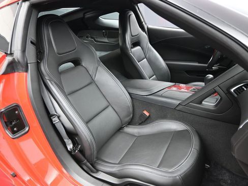 Used 2019 Chevrolet Corvette Stingray Coupe w/ Carbon Flash Badge Package image 29