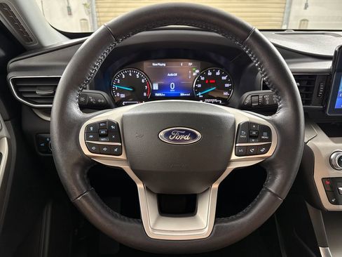 Used 2022 Ford Explorer XLT w/ Equipment Group 202A RWD image 16