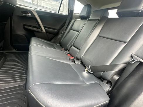 Used 2018 Toyota RAV4 XLE AWD/4WD image 10