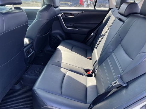 Used 2022 Toyota RAV4 XLE Premium image 23