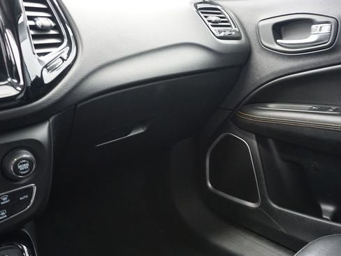 Certified 2018 Jeep Compass Limited image 32