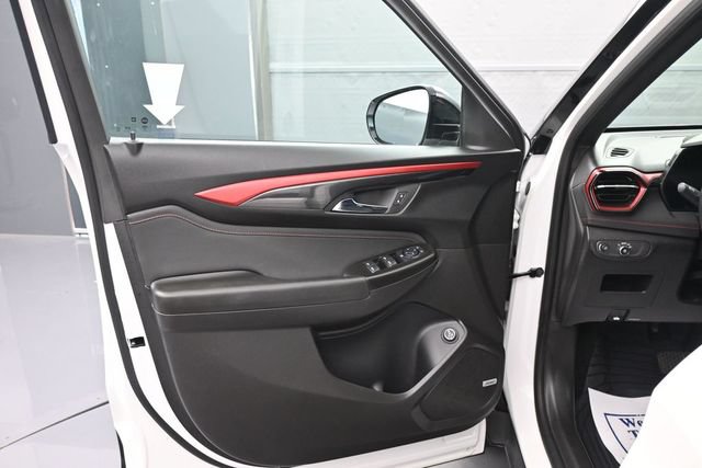 Used 2025 Chevrolet TrailBlazer RS w/ Convenience Package FWD image 11