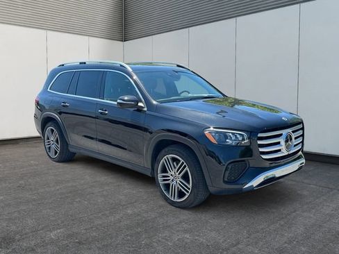 Used 2025 Mercedes-Benz GLS 450 4MATIC image 7