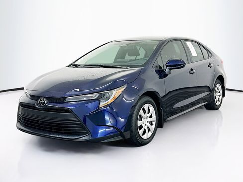 Used 2025 Toyota Corolla LE FWD image 3
