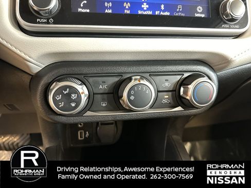 Used 2021 Nissan Versa SV image 9