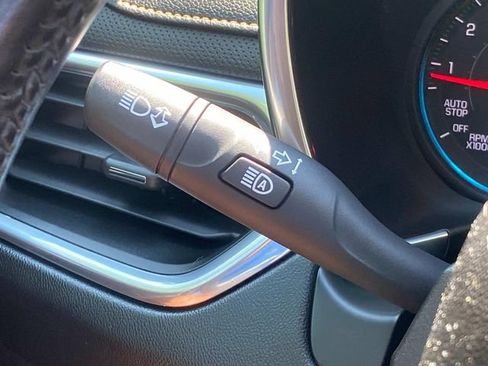 Used 2018 Chevrolet Equinox Premier FWD image 23