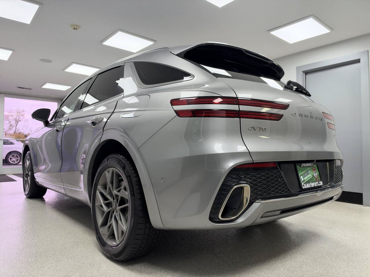 Used 2022 Genesis GV70 2.5T w/ Advanced Package AWD/4WD image 5