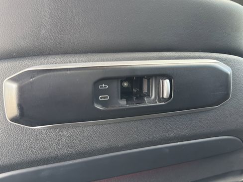 Certified 2025 BMW X7 xDrive40i image 19