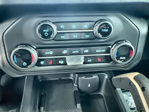 New 2025 Ford Bronco Badlands image 21