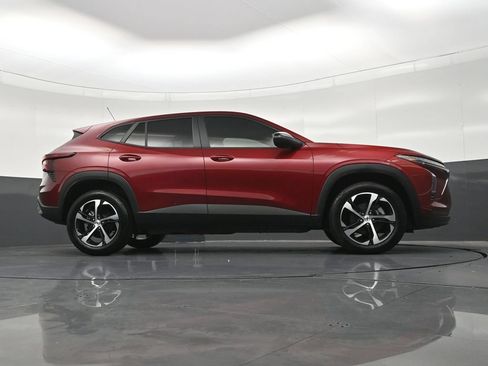 Used 2025 Chevrolet Trax RS FWD image 28