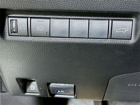 Used 2019 Toyota RAV4 Limited image 10