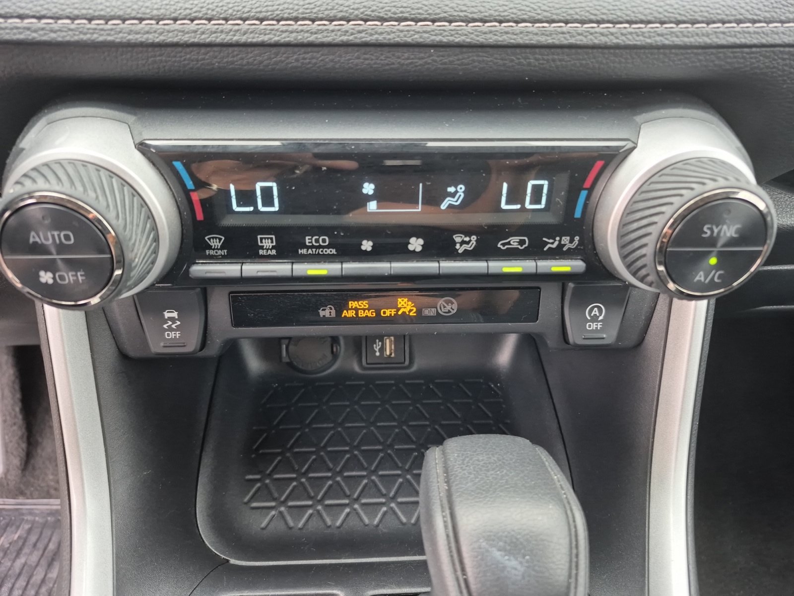 Certified 2025 Toyota RAV4 XLE AWD/4WD image 30