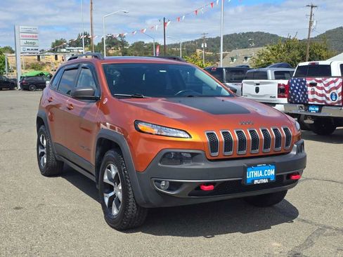 Used 2015 Jeep Cherokee Trailhawk w/ Leather Interior Group AWD/4WD image 7