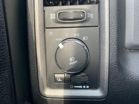 Used 2018 RAM 1500 Express RWD image 18