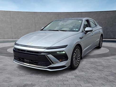 Certified 2025 Hyundai Sonata Limited FWD image 4