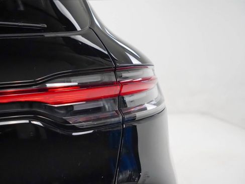 Used 2026 Porsche Macan AWD/4WD image 12