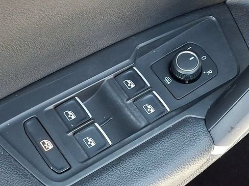 Used 2018 Volkswagen Tiguan S FWD image 22