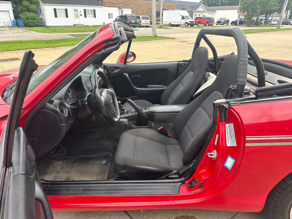 Used 1999 MAZDA MX-5 Miata RWD image 10