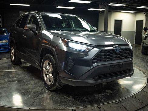 Used 2019 Toyota RAV4 LE w/ Carpet Mat Package AWD/4WD image 5