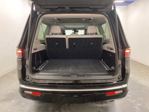 Certified 2024 Jeep Wagoneer L Series III w/ Premium Group I AWD/4WD image 33