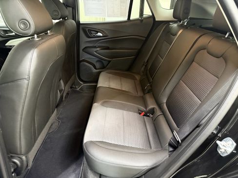 Certified 2025 Chevrolet Trax LT w/ LT Convenience Package FWD image 19