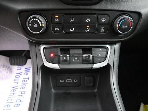 Used 2024 GMC Terrain SLE FWD image 18