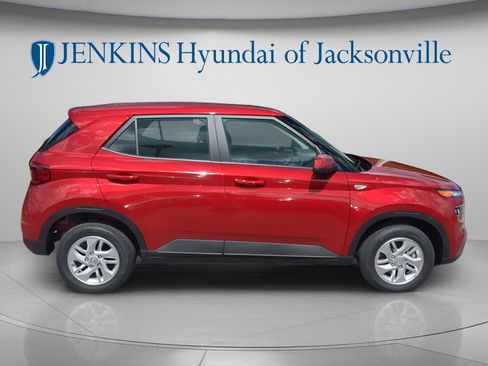 New 2026 Hyundai Venue SE FWD image 2