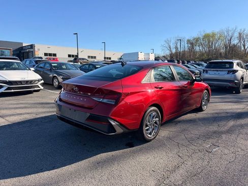 Used 2024 Hyundai Elantra SEL FWD image 4