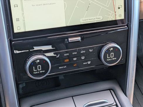 Used 2023 Land Rover Discovery HSE R-Dynamic AWD/4WD image 15