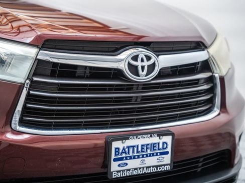 Used 2015 Toyota Highlander XLE FWD image 13