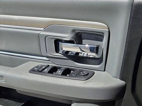Used 2019 RAM 1500 Classic SLT AWD/4WD image 11